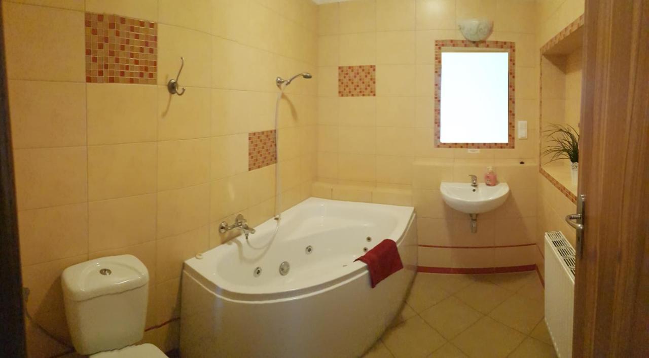Hotelik Kameleon Pokoje Goscinne Jawor Dış mekan fotoğraf